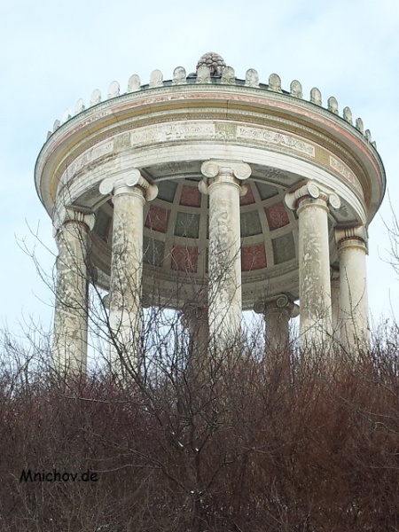 Soubor:EnglischerGarten-Monopteros.jpg