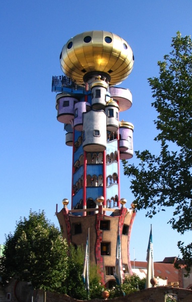 Soubor:Kuchlbauer-Turm-Hundertwasser.jpg