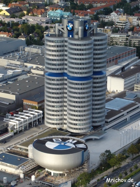 Soubor:Olympiaturm-vyhled-BMW-muzeum.jpg