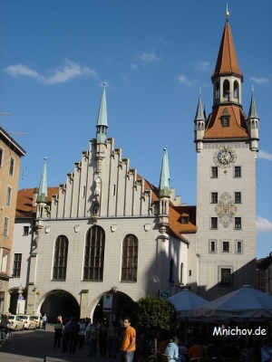 Altes Rathaus - pohled z Marienplatzu