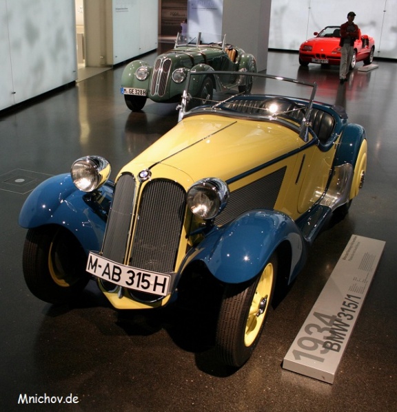 Soubor:BMW-museum-03.jpg